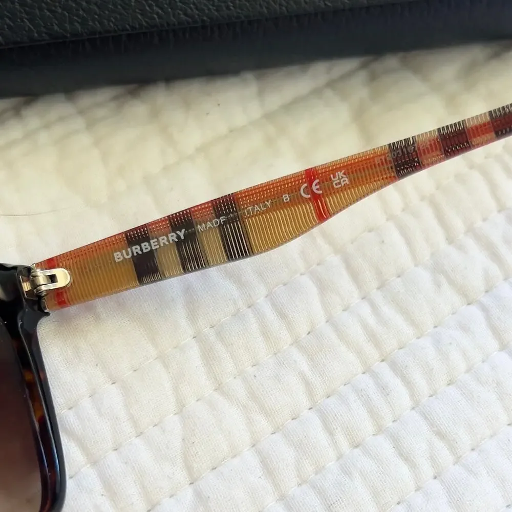Burberry Sunglasses With Hard Plastic Case B4270-F